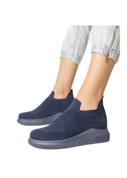 Granatowe sneakersy skarpetkowe wsuwane niebieskie ze sklepu ButyModne.pl w kategorii Buty sportowe damskie - zdjęcie 181955632