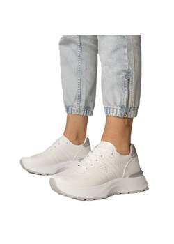 Białe sneakersy sportowe ze srebrną wstawką ze sklepu ButyModne.pl w kategorii Buty sportowe damskie - zdjęcie 181955683