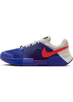 Męskie buty do tenisa na korty ziemne Nike GP Challenge 1 Premium - Fiolet ze sklepu Nike poland w kategorii Buty sportowe męskie - zdjęcie 181960401