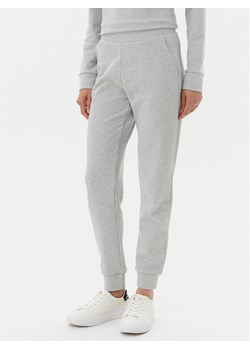 EA7 Emporio Armani Spodnie dresowe 7W000096 AF12473 O8002 Szary Regular Fit ze sklepu MODIVO w kategorii Spodnie damskie - zdjęcie 181984194
