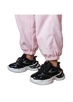 Czarne sneakersy sportowe na stylowej podeszwie ze sklepu ButyModne.pl w kategorii Buty sportowe damskie - zdjęcie 181984780