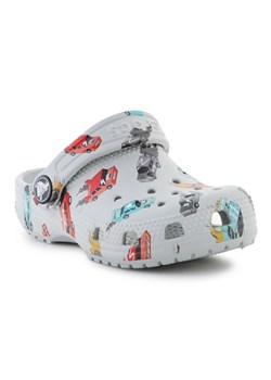 Klapki Crocs Classic Race Cars Graphic Jr 210992-1NN ze sklepu ButyModne.pl w kategorii Klapki dziecięce - zdjęcie 181985220