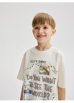Reserved - Bawełniany t-shirt z nadrukiem - złamana biel ze sklepu Reserved w kategorii T-shirty chłopięce - zdjęcie 181991584