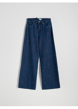 Reserved - Jeansy wide leg z haftowanym wzorem - granatowy ze sklepu Reserved w kategorii Jeansy damskie - zdjęcie 181997353