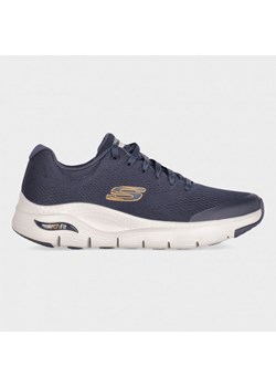Męskie sneakersy SKECHERS Arch Fit - granatowe ze sklepu Sportstylestory.com w kategorii Buty sportowe męskie - zdjęcie 181999140