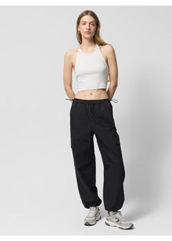 Damskie spodnie parachute Outhorn OTHWSS24TTROF727 - czarne ze sklepu Sportstylestory.com w kategorii Spodnie damskie - zdjęcie 181999230