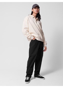 Męska bluza nierozpinana bez kaptura Outhorn OTHWSS24TSWSM1164 - beżowa ze sklepu Sportstylestory.com w kategorii Bluzy męskie - zdjęcie 181999271