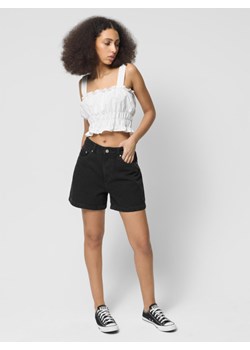 Damskie spodenki jeansowe Outhorn OTHWSS24TSHOF399 - czarne ze sklepu Sportstylestory.com w kategorii Szorty - zdjęcie 181999441