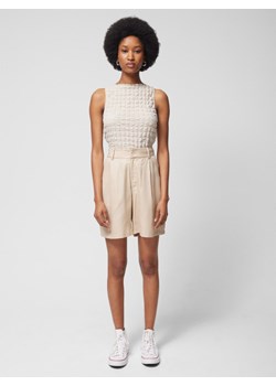 Damskie spodenki casual Outhorn OTHWSS24TSHOF396 - beżowe ze sklepu Sportstylestory.com w kategorii Szorty - zdjęcie 181999464