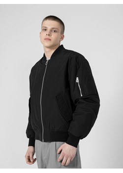 Męska kurtka przejściowa bomber Outhorn OTHSS23TJACM032 - czarna ze sklepu Sportstylestory.com w kategorii Kurtki męskie - zdjęcie 181999594