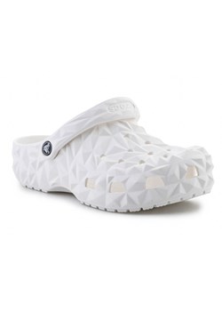 Klapki Crocs Classic Geometric Clog 209563-100 białe ze sklepu ButyModne.pl w kategorii Klapki damskie - zdjęcie 182004621