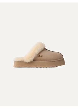 UGG Skórzane kapcie &quot;Disquette&quot; w kolorze beżowym ze sklepu Limango Polska w kategorii Kapcie damskie - zdjęcie 182018701