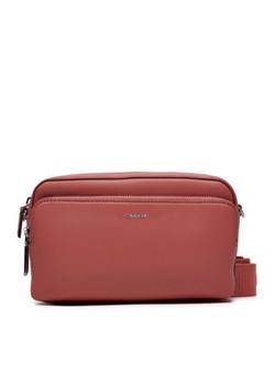 Torebka Calvin Klein Ck Must Camera Bag K60K611927 Różowy ze sklepu eobuwie.pl w kategorii Listonoszki - zdjęcie 182024453