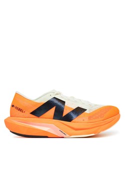 Buty do biegania New Balance FuelCell Rebel v4 WFCXCC4 Pomarańczowy ze sklepu eobuwie.pl w kategorii Buty sportowe damskie - zdjęcie 182028404
