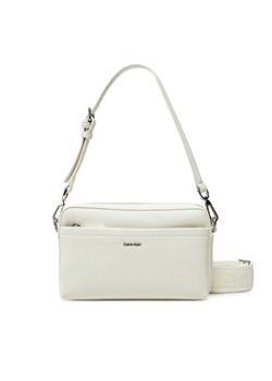 Torebka Calvin Klein Ck Must Convertible Camera Bag K60K612901 Écru - id: 8719849156442 - marki Calvin Klein - 182028703 Torebka Calvin Klein Ck Must Convertible Camera Bag K60K612901 Écru ze sklepu eobuwie.pl w kategorii Listonoszki - zdjęcie 182028703
