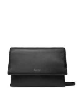 Torebka Calvin Klein Ck Narrate Leather Mini Bag K60K613005 Czarny ze sklepu eobuwie.pl w kategorii Listonoszki - zdjęcie 182032790