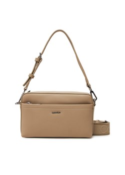 Torebka Calvin Klein Ck Must Convertible Camera Bag K60K612901 Beżowy ze sklepu eobuwie.pl w kategorii Torebki damskie - zdjęcie 182037372