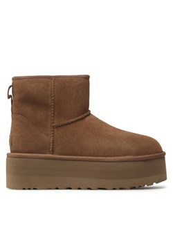 Śniegowce Ugg W Classic Mini Platform 1134991 Brązowy ze sklepu eobuwie.pl w kategorii Śniegowce damskie - zdjęcie 182043571