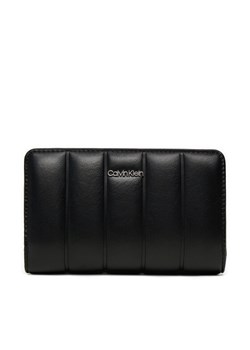Duży Portfel Damski Calvin Klein Line Quilt Medium Bifold K60K612828 Czarny ze sklepu eobuwie.pl w kategorii Portfele damskie - zdjęcie 182046700