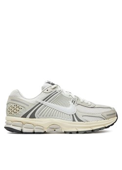 Sneakersy Nike Zoom Vomero 5 HF0731 007 Szary ze sklepu eobuwie.pl w kategorii Buty sportowe męskie - zdjęcie 182051921