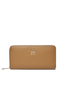 Duży Portfel Damski Tommy Hilfiger Th Soft Logotape Lrg Za AW0AW16927 Brązowy ze sklepu eobuwie.pl w kategorii Portfele damskie - zdjęcie 182054514