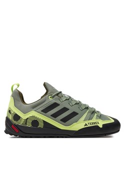 Trekkingi adidas Terrex Swift Solo 2.0 Hiking IE8052 Zielony ze sklepu eobuwie.pl w kategorii Buty trekkingowe męskie - zdjęcie 182060743