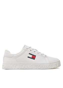 Sneakersy Tommy Jeans Tjw Logo Outsole Sneaker Ess EN0EN02703 Biały ze sklepu eobuwie.pl w kategorii Buty sportowe damskie - zdjęcie 182064294
