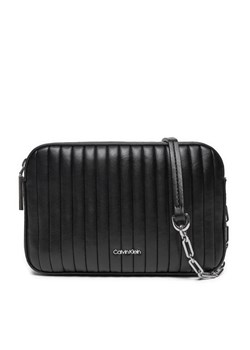 Torebka Calvin Klein Mini Line Quilt Camera Bag K60K613078 Czarny ze sklepu eobuwie.pl w kategorii Listonoszki - zdjęcie 182066940