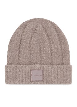 Czapka Calvin Klein Modern Patch Chunky K60K612596 Beżowy ze sklepu eobuwie.pl w kategorii Czapki zimowe damskie - zdjęcie 182068143
