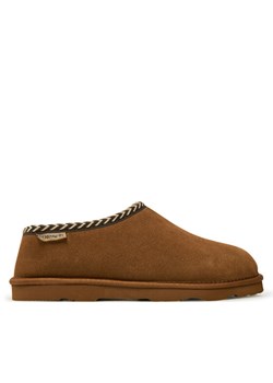 Kapcie Bearpaw Beau 3048M Brązowy ze sklepu eobuwie.pl w kategorii Kapcie męskie - zdjęcie 182074224