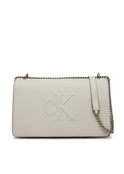 Torebka Calvin Klein Jeans Sculpted Ew Flap25 Shoulder Bag LV04K3035G Biały ze sklepu eobuwie.pl w kategorii Kopertówki - zdjęcie 182075704