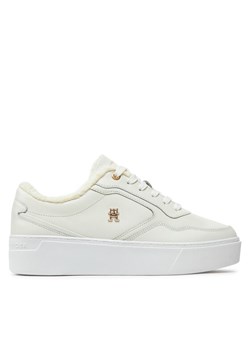 Sneakersy Tommy Hilfiger Essential Platform Sneaker Fur FW0FW08349 Biały ze sklepu eobuwie.pl w kategorii Buty sportowe damskie - zdjęcie 182076791