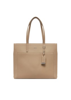 Torebka Calvin Klein Ck Must Medium Shopper W/Pocket K60K613019 Beżowy ze sklepu eobuwie.pl w kategorii Torby Shopper bag - zdjęcie 182079264