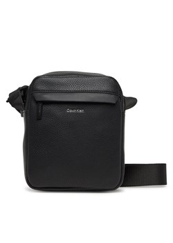 Saszetka Calvin Klein Ck Must Reporter S K50K512882 Czarny ze sklepu eobuwie.pl w kategorii Torby męskie - zdjęcie 182080562