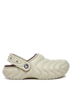 Klapki Crocs Classic Lined Overpuff Clog 210059 Beżowy ze sklepu eobuwie.pl w kategorii Klapki damskie - zdjęcie 182093540