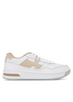 Sneakersy Under Armour UA W Court 96 Suede 3028766 Biały ze sklepu eobuwie.pl w kategorii Buty sportowe damskie - zdjęcie 182094642