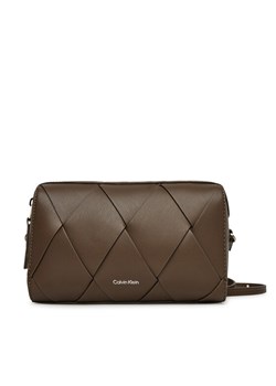 Torebka Calvin Klein Ck Woven Camera Bag K60K613002 Brązowy ze sklepu eobuwie.pl w kategorii Listonoszki - zdjęcie 182096653