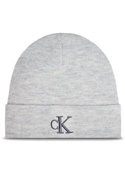 Czapka Calvin Klein Jeans Monogram Embro K60K612319 Szary ze sklepu eobuwie.pl w kategorii Czapki zimowe damskie - zdjęcie 182099354