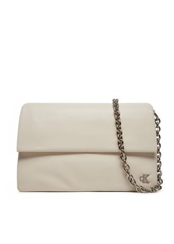 Torebka Calvin Klein Jeans Micro Mono Ew Flap25 Pu K60K611947 Beżowy ze sklepu eobuwie.pl w kategorii Kopertówki - zdjęcie 182106804