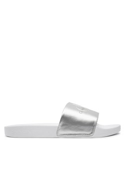 Klapki Calvin Klein Jeans Slide Ny Pearl YW0YW01243 Srebrny ze sklepu eobuwie.pl w kategorii Klapki damskie - zdjęcie 182108581