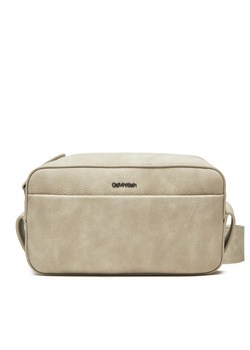 Saszetka Calvin Klein Ck Refined Camera Bag Nubuck K50K512748 Beżowy ze sklepu eobuwie.pl w kategorii Saszetki - zdjęcie 182108844