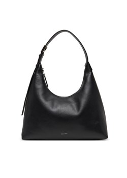 Torebka Calvin Klein Hardware Strap Hobo Shoulder Bag K60K613031 Czarny ze sklepu eobuwie.pl w kategorii Torebki damskie - zdjęcie 182112160