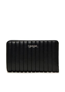 Duży Portfel Damski Calvin Klein Mini Line Quilt Medium Bifold K60K613063 Czarny - id: 8721107066752 - marki Calvin Klein - 182114261 Duży Portfel Damski Calvin Klein Mini Line Quilt Medium Bifold K60K613063 Czarny ze sklepu eobuwie.pl w kategorii Portfele damskie - zdjęcie 182114261