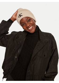 Czapka Calvin Klein Seasonal K60K612653 Beżowy ze sklepu eobuwie.pl w kategorii Czapki zimowe damskie - zdjęcie 182117050