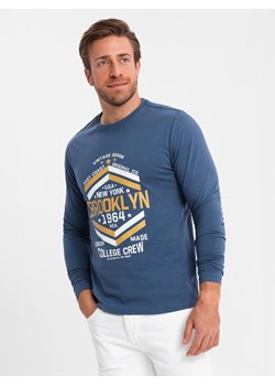 Longsleeve męski z nadrukiem w stylu collegowym - niebieski V2 OM-LSPT-0117 ze sklepu ombre w kategorii T-shirty męskie - zdjęcie 182591721