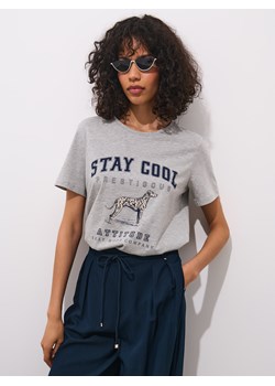 Mohito - Szary t-shirt z nadrukiem - szary ze sklepu Mohito w kategorii Bluzki damskie - zdjęcie 182591952