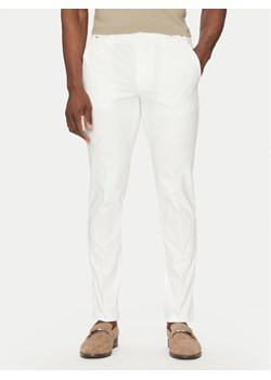 BOSS Spodnie materiałowe Kaito1_T 50487754 Biały Slim Fit ze sklepu MODIVO w kategorii Spodnie męskie - zdjęcie 182593991
