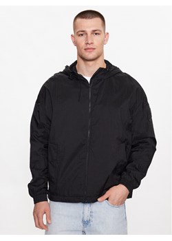 Calvin Klein Jeans Kurtka przejściowa J30J323472 Czarny Regular Fit ze sklepu MODIVO w kategorii Kurtki męskie - zdjęcie 182594361