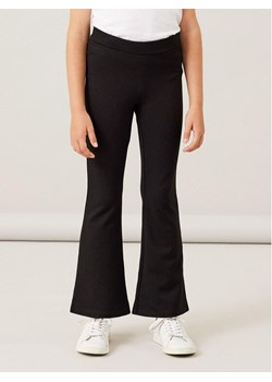 NAME IT Spodnie materiałowe 13177337 Czarny Bootcut Fit ze sklepu MODIVO w kategorii Spodnie dziewczęce - zdjęcie 182595152
