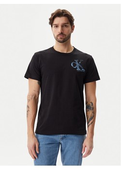 Calvin Klein Jeans T-Shirt Meta Monogram J30J325498 Czarny Regular Fit ze sklepu MODIVO w kategorii T-shirty męskie - zdjęcie 182595854